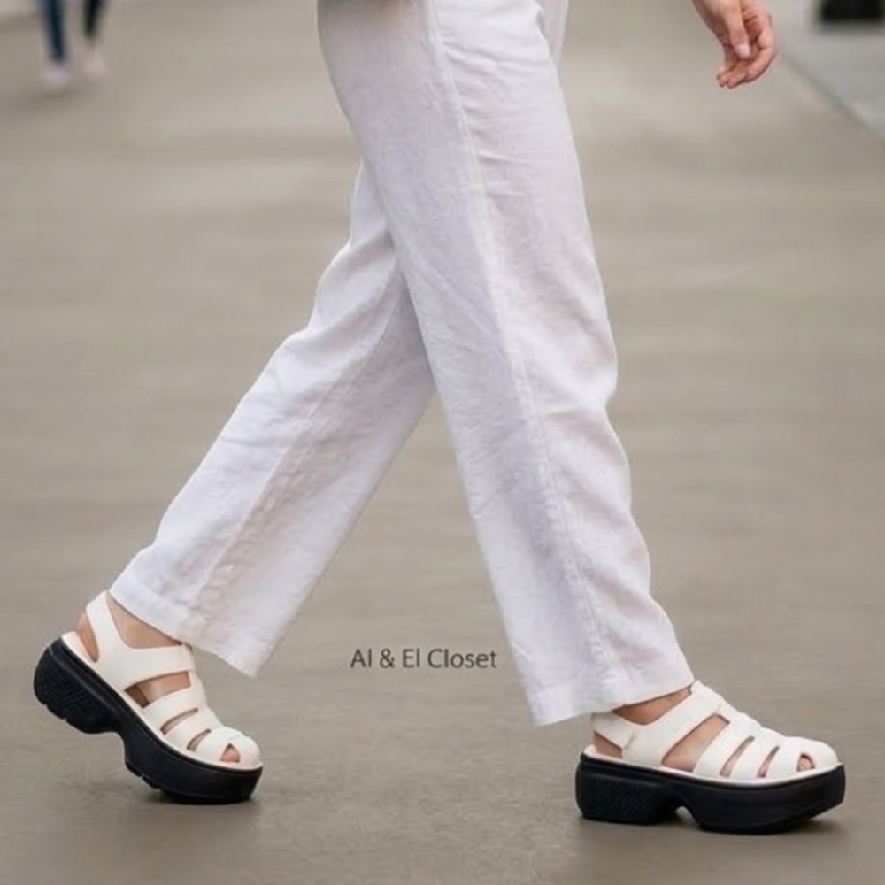 Crocs Platform Sandals Women’s 9 White Black Chunky Fisherman Style NWT